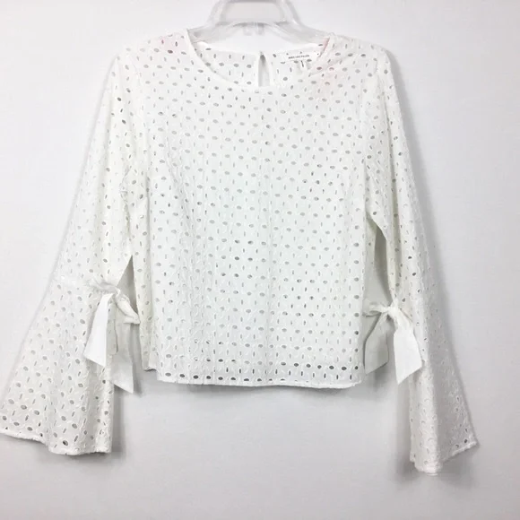 Avec Les Filles White Eyelet Trumpet Sleeve Top - Picture 3 of 6